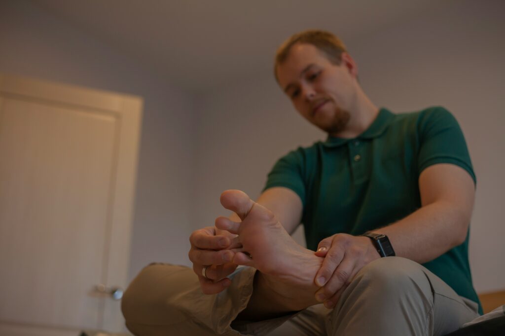 How Do I Know If My Toe Is Broken or Just Bruised? covering toe fractures, bruises, pain management, recovery, and medical evaluation.