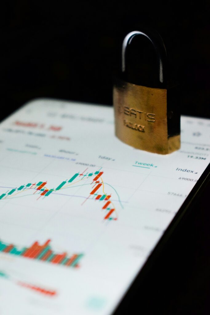 How Does a Cashless Society Affect Your Privacy covering payment tracking, consumer data, cybersecurity, identity protection, and digital privacy.