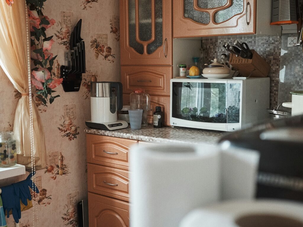 How to Clean Inside of Microwave covering vinegar steam cleaning, baking soda, grease removal, odor control, and microwave care.