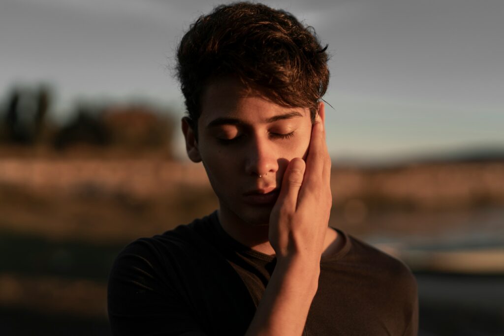 Why Do My Teeth Hurt When I Run? covering cold air, sinus congestion, enamel sensitivity, dehydration, jaw tension, and dental warning signs.