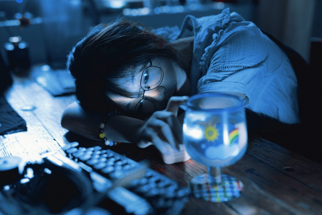 Why Does Congestion Get Worse at Night? guide to nasal swelling, allergies, respiratory infections, sleeping position, humidity, mucus buildup, and relief.
